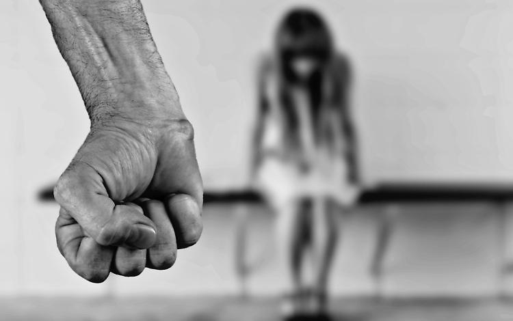 27 Comuni uniti contro la violenza sulle donne: la provincia di Savona dice &ldquo;Mai bandiera bianca&rdquo;