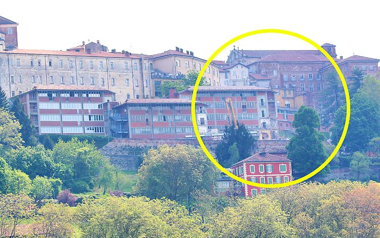 Scuola in demolizione: abbattute gi&agrave; due maniche intere - LE FOTO