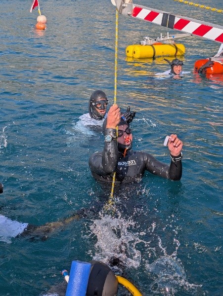 Uscita di Paolo Frigo dall'acqua